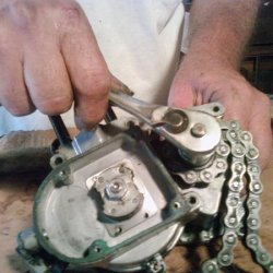 25 Removing drive gear